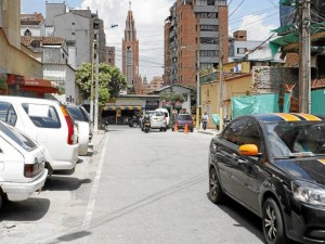 Esta es la calle que según la denunciante permanece llena de carros.