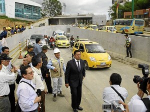 El deprimido situado en inmediaciones del centro comercial Cacique y Neomundo fue dado al servicio el jueves en la tarde, lo que descongestionará el sector.