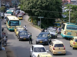 La carretera antigua fue una de las más afectadas con el cierre del viaducto La Flora sentido sur - norte.