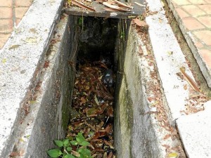 Así está la alcantarilla del parque La Loma.