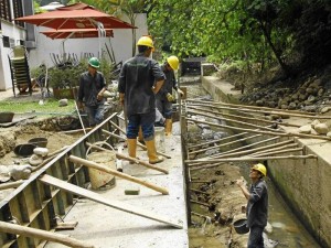 Los trabajos se reali-zan desde hace una semana en el barrio El Jardín.