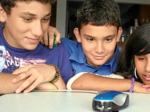 El robot es una herramienta para el desarrollo intelectual en los niños.