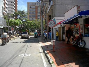 ¿Una nueva o se limpia? Totalmente inservible está esta prohibición de parqueo en la carrera 34 entre 51 y 52.