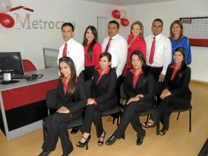 Sentadas: Lorena Otálora, Claudia Pedraza, Julieth Durán y Ludy Arias. De Pie: David Alvarado, Natalia González, Fredy Bueno, Johana Peña, Yeison Viola y Alba Yaneth Saavedra.Javier Gutiérrez / GENTE DE CABECERA