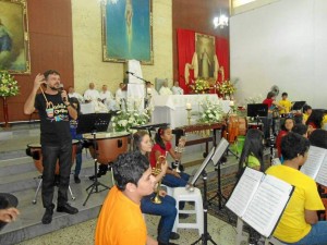 La retreta ‘Mochila Cantora’ amenizó la fiesta patronal de San Pío X.