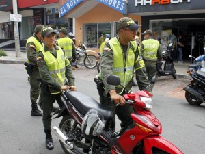 Las motos mal estacionadas fueron trasladadas a los patios de la Dirección de Tránsito de Bucaramanga. ( Foto Nelson Díaz )