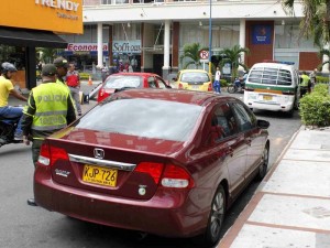 Las motos mal estacionadas fueron trasladadas a los patios de la Dirección de Tránsito de Bucaramanga. ( Foto Nelson Díaz )