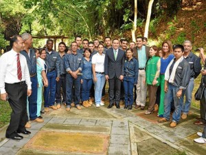 En la foto algunos de los trabajadores de la CDMB que laboraron en la reconstrucción del parque.