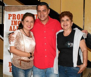 Mauricio Betancourt / GENTE DE CABECERA Karen Patricia Vásquez, Juan Nicolás Manrique y Gina Vásquez. 