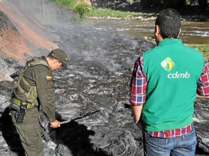 Suministrada CDMB / GENTE DE CABECERA La CDMB ha encontrado quemaderos de llantas a orillas de ríos del área metropolitana. 