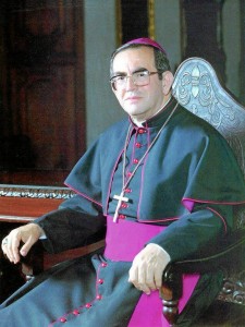 Monseñor Isaías Duarte Cancino inició con la idea de construir el templo, fue así su primer párroco. ( Foto Tomada de Internet )