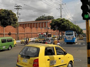 El paso constante de buses, motos y automóviles genera bastante ruido en la carrera 33 con calle 56.