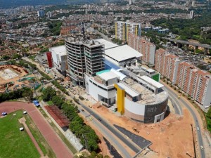 Hasta hace unas semanas la obra del centro comercial se veía así, pe-ro para el 15 de noviembre estará totalmente lista.