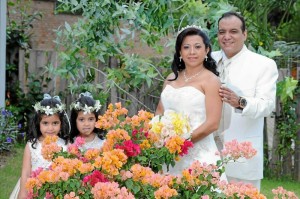 Karly y Stefany Mendoza Duarte, Milena Duarte y Efraín Mendoza.