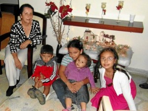 Amelia Borda espera la Navidad junto a algunos familiares.