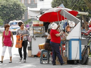 El Periodista del Barrio denunció que algunas de estas ventas pertenecen a grandes comerciantes y que no son manejadas por personas necesitadas económicamente.