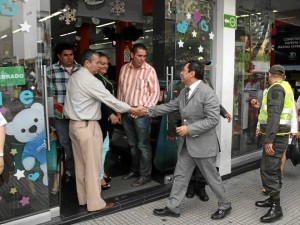 Luego de su recorrido por el centro de Bucaraman-ga, donde ya se disfruta de andenes libres de ventas ambulantes, el alcalde trabaja en lo que se viene para Cabecera.