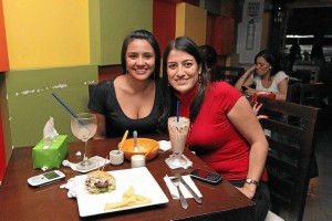 Viviana Álvarez y Laura Navarro.