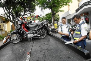 La Dirección de Tránsito de Bucaramanga participó también en la jornada de recuperación del espacio público.