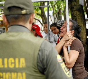 Doris Salazar se aferró a su caseta antes de ser levantada.