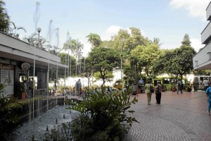 Junto de la fuente, frente a Davivienda, se respira un ambiente más seguro.