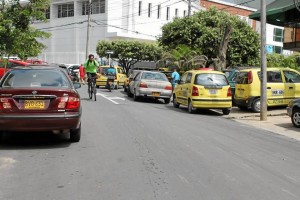 El paso en esta vía queda reducido a un carril.