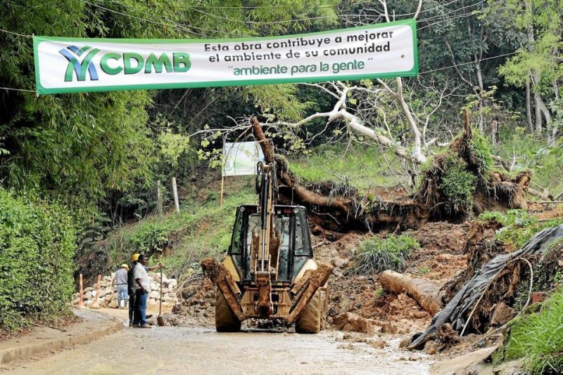 Nuevo derrumbe en la vía a Las Colinas