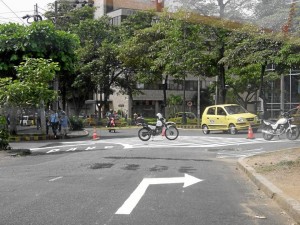 En el cruce de la carrera 31 con calle 54 hay dos opciones: tomar la calle 54 o la avenida González Valencia.