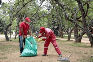 El parque San Pío, a pesar de la resequedad de sus prados, luce más bonito y limpio.