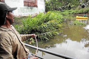 La comunidad se une para hacer limpiezas en el lago.