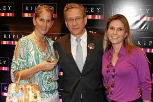 María Clara Rueda; Luis Ríos, gerente General por Departamento Ripley, y Sandra Rincón, gerente de Finanzas y Administración Ripley