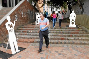 Algunas de las siluetas hechas en MDF son claras con la descripción de los personajes representados.