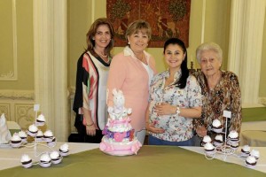 Ana Isabel Londoño, Clemencia Serrano de Londoño, Ángela María Cortés y Elsa de Serrano.