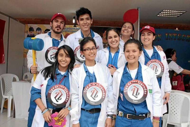 Mónica Vanessa Angarita López, Erika Vera, Hasbleidy Suárez, Carlos Al-berto Prada Ladino, Álvaro Fernando Valencia, María Isabel Carreño, Olga Lucía Rodríguez y Silvia Gélvez celebraron el Día Internacional de la Cruz Roja.