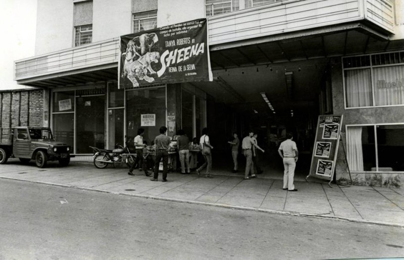 La  fachada de El Teatro Corfescu en 1985. 