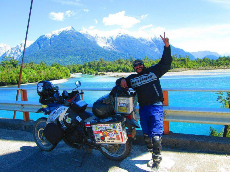 La experiencia vivida por Ricardo Mantilla fue bastante enriquecedora. El aventurero dice que no se debe esperar a tener mucho dinero para viajar “siempre habrá muchas maneras de hacerlo”. Esta foto fue en la Carretera Austral, en la Patagonia chilena