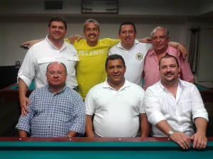 Fabio Gutiérrez, Claudio Reyes, Gabriel Mendoza, Julio Carrillo.  Sentados: Iván Darío Bohórquez, Milton Gómez y Daniel Tobar estuvieron en el Nacional de Billar a tres bandas, en Manizales. - Suministrada /GENTE DE CABECERA