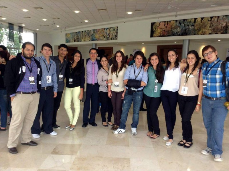 Estudiantes de La Presentación y el San Pedro Claver se unieron para representar a Santander y a Colombia en el certamen internacional