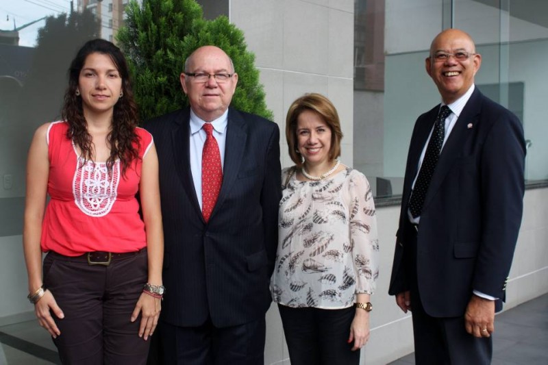 Lina Mácela Larrota Martínez, de la Cámara de Comercio de Bucaramanga; Marlio Gómez Forero, director de Cotelco Santander; Luz Amparo Barrera Morales, gerente de La Triada; Ronald Mon Kau, experto canadiense del programa Ceso. - Suministrada /GENTE DE CABECERA 