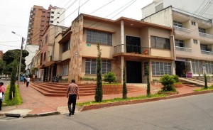 En la carrera 34 está esta otra vivienda, otra de las más amplias de la calle 48 entre carreras 33 y 38.