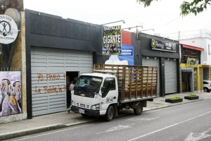 En un local situado sobre la calle 56 con 27 funcionó hasta hace dos meses la compraventa. A su lado hay otros negocios de diversión. - César Flórez / GENTE DE CABECERA