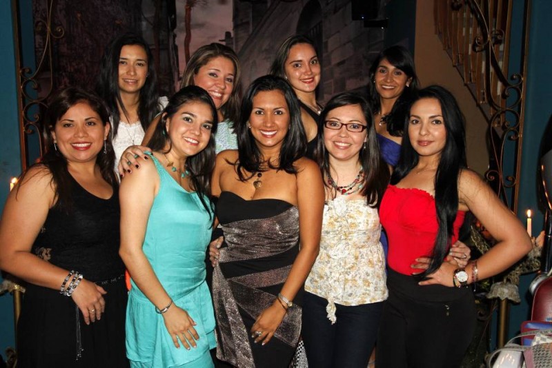 Paola Navas, Darling Rangel, Elena Laguado, Melisa Madrigal y Angélica Amado. Atrás: Karina Pereira, Diana Pimiento, María Fernanda Ramírez y Andrea Remolina. - Nelson Díaz / GENTE DE CABECERA