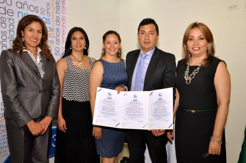 María Zulema Vélez, directora ejecutiva; Yeomar Ríos Buitrago, Areicy Cabrales Padilla, subgerente; Carlos Alberto Ríos Buitrago, gerente, y Gloria Stella Sarmiento, directora Regional Oriente. - Suministrada / GENTE DE CABECERA