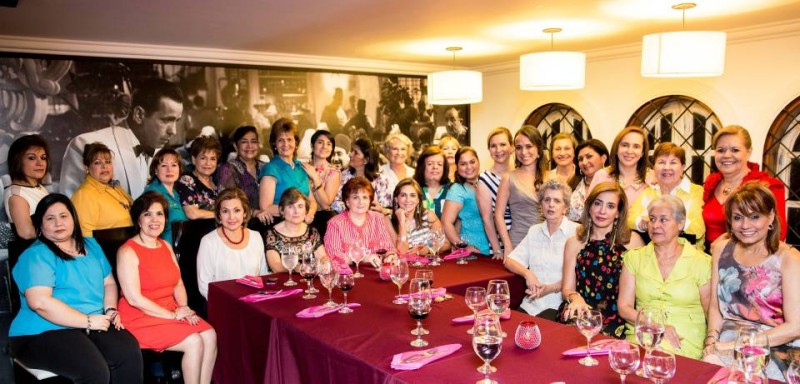 Sentadas: Sandra Peña, Leonor Ariza de Rubiano, Libia Valbuena, Carmen Inés Díaz Orejarena, Raquel Rueda Pinilla, Gloria Elisa Rueda Pinilla, Briceyda Díaz de Pinilla, Claudia Jaramillo Vásquez, Beatriz Márquez de Pinilla y Liliana Ortiz Vásquez. De pie: Elsa Victoria Ortiz de Rueda, Martha Patricia Espinel de Rueda, Alba Inés Peña Carreño, Marina de Jaramillo, Gloria de Forero, Esperanza Rueda Forero, Claudia Marcela Vargas Pinilla, Claudia Ximena Serrano Pinilla, Solangel Pinilla de Serrano, Silvia Margarita Ortiz Vásquez, María Eugenia Pinilla, Silvia Esmeralda Godoy Pinilla, Carmen Cecilia Rueda Pinilla, Angélica María Aguilar Rueda, Lucila de Ariza, Esmeralda Godoy Pinilla, Laura María Pinilla Díaz, Irene de Remolina y Martha de Castro. - Suministrada / GENTE DE CABECERA