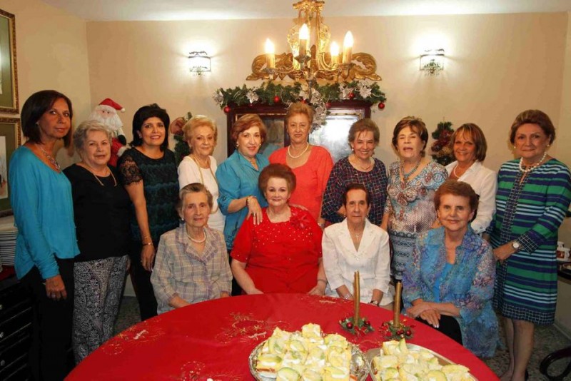 Natalia de Gómez, Luisamelia Sandoval de Gómez, Mariela de Rueda, María Teresa Estrada, Susana Gómez, Martha de Chacón, Claudia Hellar, Fany Gavassa, Gabriela de Jiménez, Rosita Daza, Anadelina Gavassa, Mary Forero de Escandón, Carmen de Sierra y Teresa Remolina. - Nelson Díaz / GENTE DE CABECERA 