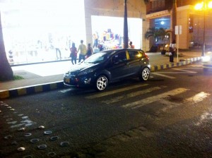 Este fue el vehículo mal estacionado sobre la carrera 38. - Suministrada /GENTE DE CABECERA