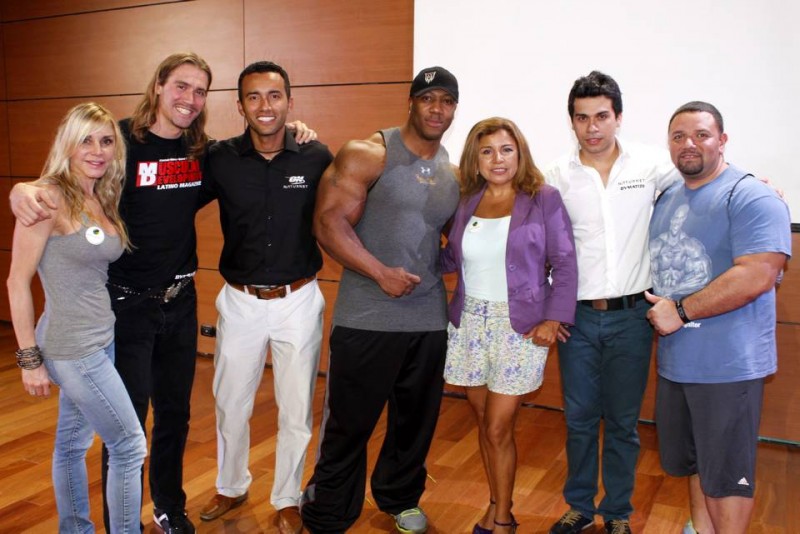 Samy Ruiz, Bikini 2012 e imagen exclusiva de Naturnet; Kit Sanderson, editor Md Latino; Jorge Castro, propietario de Naturnet; Shawn Rhoden, fisicocultirista invitado especial; Edelmira Fajardo, Edwin Castro y Arturo Vargas Supplement Coach. - Nelson Díaz / GENTE DE CABECERA