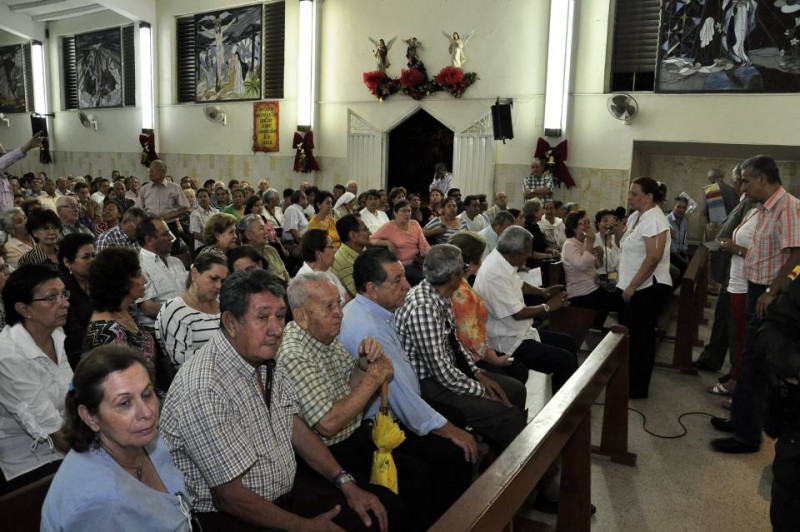 La comunidad atendió al llamado de sus líderes, en el templo del Espíritu Santo, en Terrazas, para protestar por lo que consideran el cobro excesivo del impuesto de valorización y predial