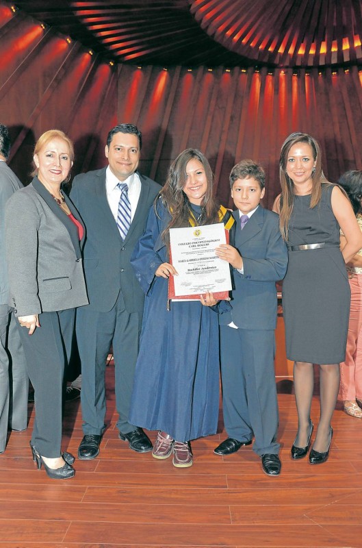 Nelly Lugo Galindo, Carlos Andrés Oviedo Lugo, María Gabriela Oviedo Martínez, Carlos Andrés Oviedo Martínez y Ana María Martínez Ramírez. - Suministrada /GENTE DE CABECERA