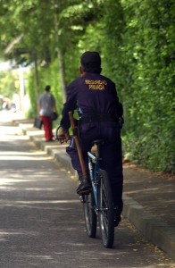 Un vecino de El Prado se queja por el uso del pito de un vigilante. - Archivo /GENTE DE CABECERA